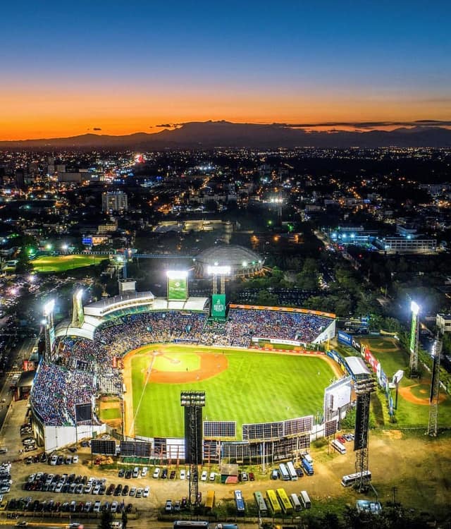 Estilo arquitectónico - Estadio Quisqueya Juan Marichal in Santo Domingo, Dominican Republic
