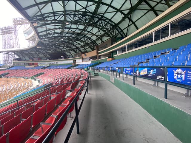 Características arquitectónicas - Estadio Quisqueya Juan Marichal in Santo Domingo, Dominican Republic